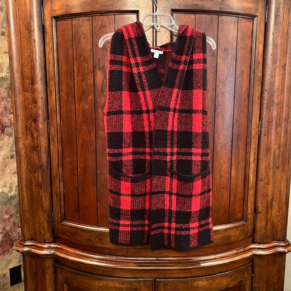 Long hooded vest   Two pockets 31” length